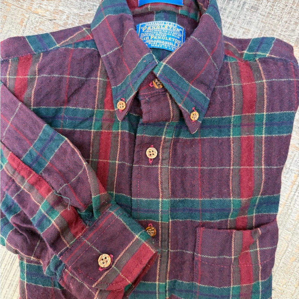 Vintage Pendleton wool shirt made in USA size small "country traditions"